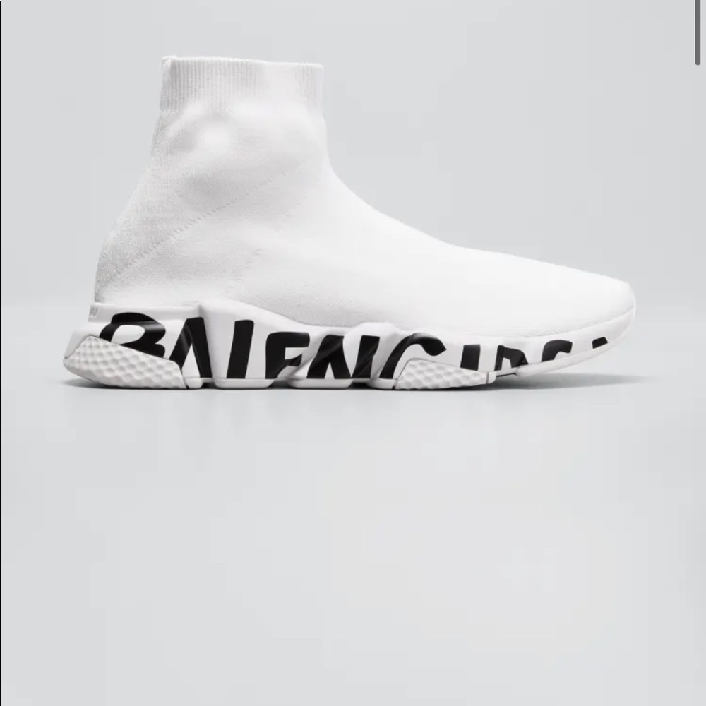 New never worn Stylish Men’s Balenciaga shoes. Size 10 US in white.